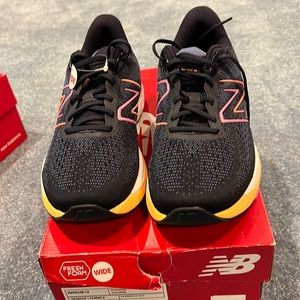 Women’s 880 athletic shoe